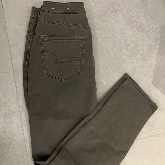 2/30 AE Mom Jeans - Picture 4 of 4